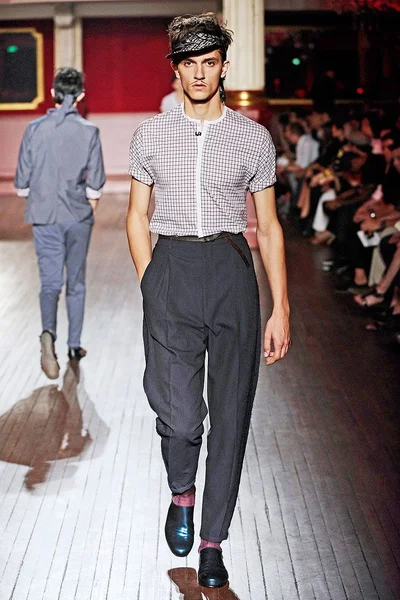 Look 19